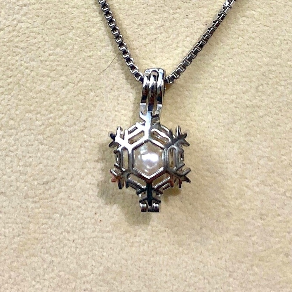 Vantel Pearls Necklace